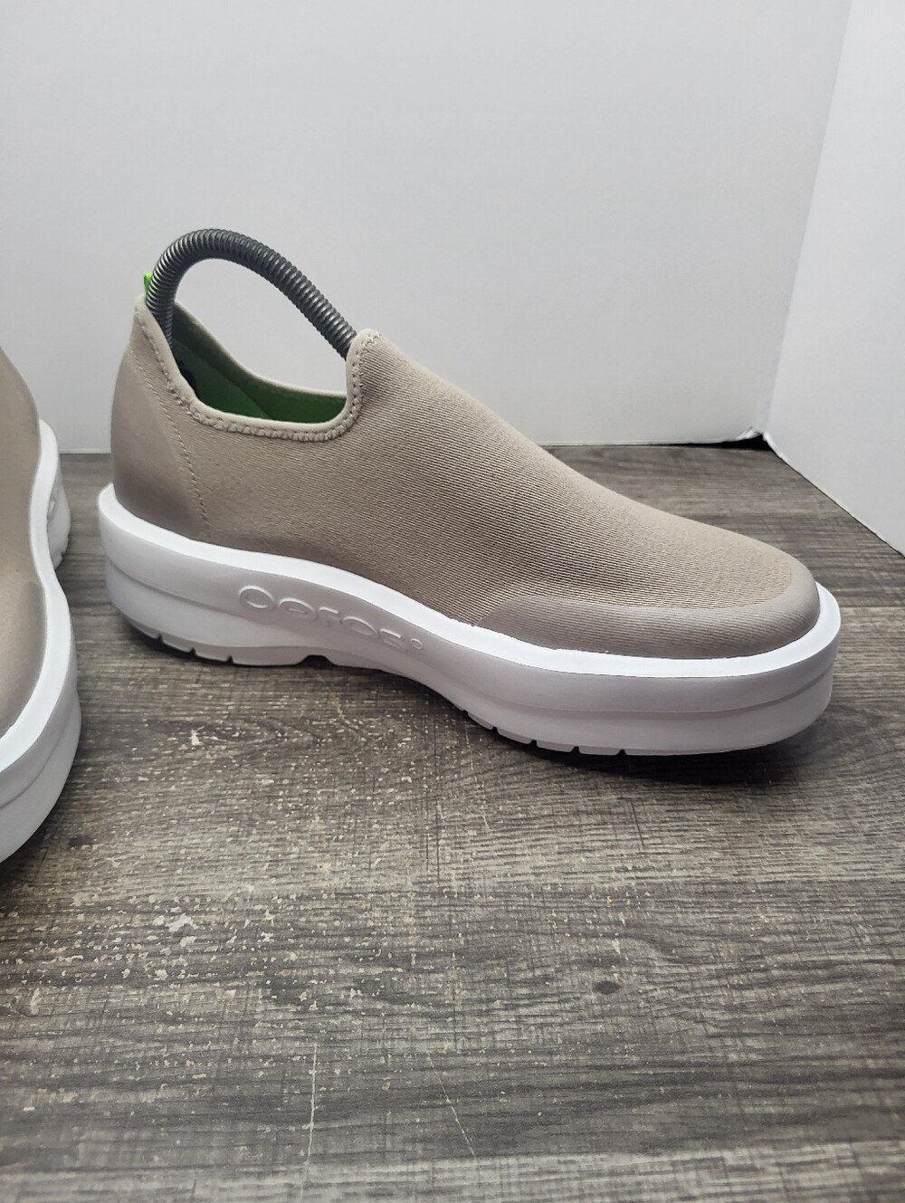 OOFOS OOMEGA EEZEE LOW WOMEN'S SIZE 9 COMFORT SLIP ON SHOES TAUPE - Picture 3 of 10